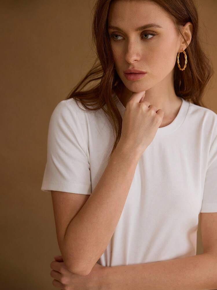 STOCKING UP IS NEVER ENOUGH! WHITE T-SHIRT, ELEGANT & CHIC, FITTED SHORT STYLE, MINIMALIST BASIC, FLATTERING CREW NECK SHORT SLEEVE, TRULY EXQUISITE WOMEN'S T-SHIRT