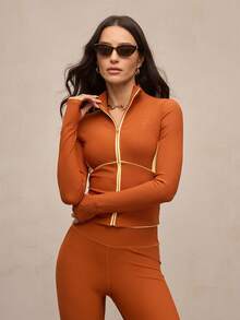 Activina Chaqueta deportiva ajustada con cremallera y mangas largas de color contrastante para mujer - Óxido marrón - Ver 7