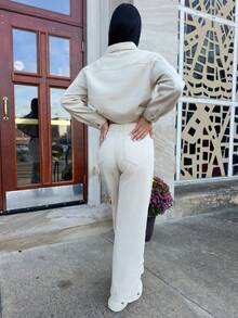 Carolina Barros 女式休闲短款领上衣和宽松牛仔裤套装 - 卡其色 - 查看 2