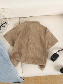 SHEIN Genkimix Kids Áo sơ mi mùa hè cho bé trai, chất liệu mềm mại, màu trơn, cài cúc đơn, tay ngắn, size 4 tuổi. - Màu Khaki - Xem 2