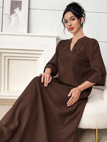 Al Najma 女士优雅纯色蕾丝拼接镂空领阿拉伯风格连衣裙 - 咖啡棕 - 查看 3