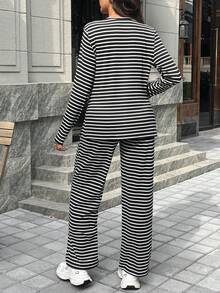 SHEIN 两件套孕妇装：长袖圆领条纹T恤（侧开衩），直筒条纹裤 - 黑與白 - 查看 3