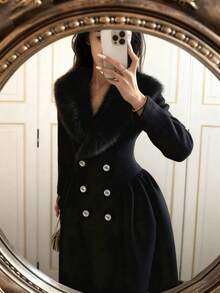 Glamine Elegancki, pałacowy, romantyczny płaszcz z mieszanki wełny z ozdobnymi perłowymi guzikami i futrzanym kołnierzem, młodzieżowy, akademicki szyk, stylowa damska zimowa, uliczna, czarna kurtka