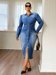 SHEIN Tall CURVE 大码女式休闲荷叶边腰长袖牛仔蓝连衣裙，适合冬季、圣诞节、新年、感恩节、通勤、度假、毕业典礼等场合，时尚百变，尽显Y2K风情，优雅休闲，适合法式休闲、可爱街头风、生日装、派对、婚礼等各种场合，适合商务休闲、老派女性、职场女性、教师装等各种场合。女士时尚牛仔中长连衣裙，褶皱细节，纽扣前襟，泡泡袖，休闲时尚。 - 藍色 - 查看 3