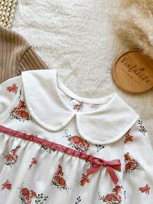 SHEIN Vintaside Kids Conjunto de niña bebé de cárdigan de punto de piel de camello de otoño/primavera y vestido de manga larga con cuello, volantes y estampado de ciervos, elegante conjunto de fiesta para Navidad, San Valentín, fiestas, al aire libre, hogar, estilo vintage - Café integral - Ver 7
