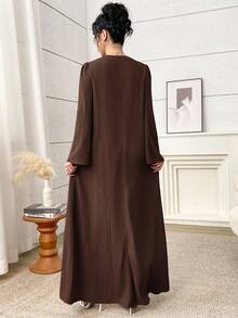 Al Najma 女士优雅纯色蕾丝拼接镂空领阿拉伯风格连衣裙 - 咖啡棕 - 查看 2