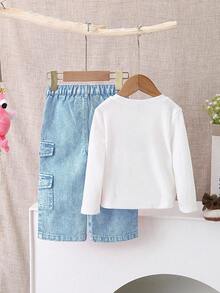 SHEIN Playful Pals 女婴休闲修身长袖圆领T恤，饰有可爱的3D蝴蝶刺绣牛仔布贴片设计；女童宽松水洗牛仔工装裤，多口袋设计，休闲时尚，适合日常穿着。 - 淺色水洗藍 - 查看 2