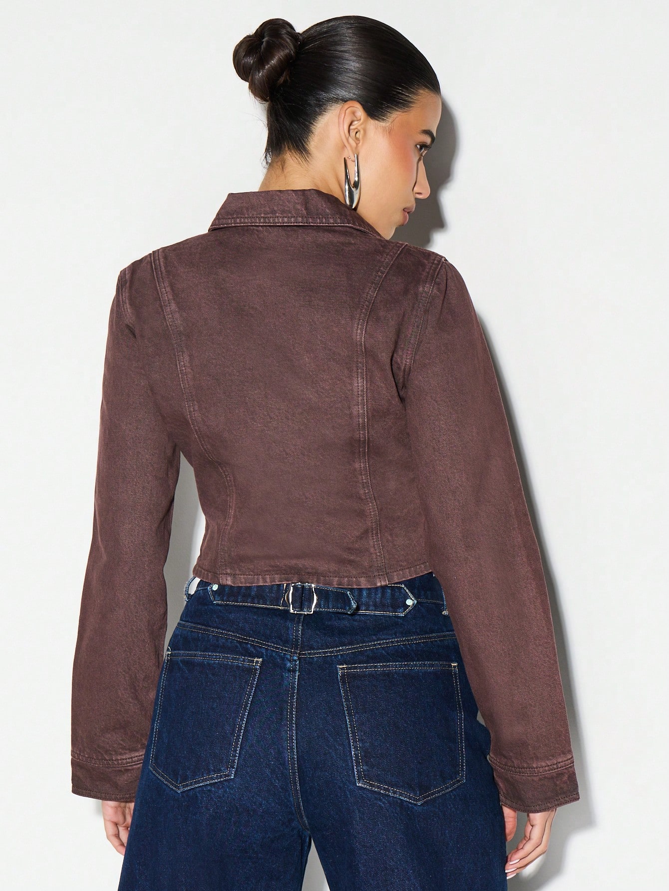 KIZN 가슴 포켓이 있는 핏 데님 버튼 프런트 셔츠