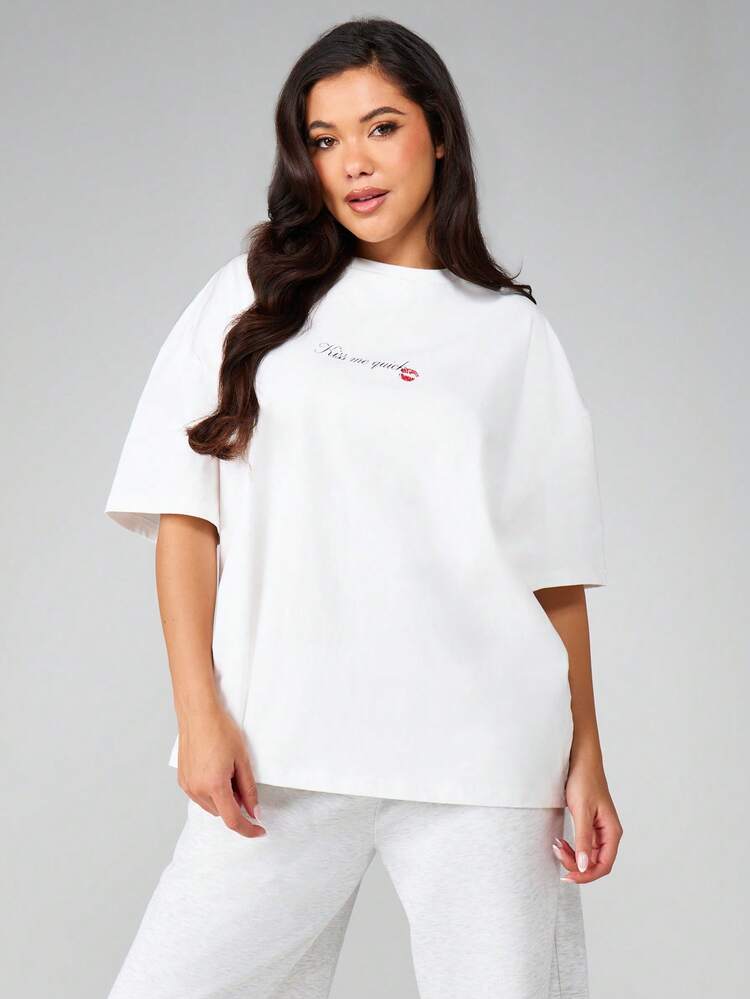 MISSGUIDED Oversized Graphic T-Shirt With Small Chest Print And Short Sleeves For Casual Everyday Comfort And Style