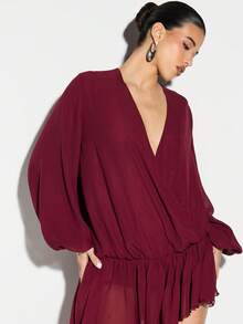 KIZN Đầm ngắn màu đỏ tía cổ chữ V sâu, tay phồng, kiểu quấn, có bèo nhún ở gấu váy bất đối xứng và chi tiết thắt eo, thích hợp cho các buổi tiệc tối. - Màu Đỏ Sâu - Xem 4