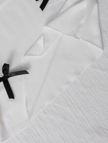 Sparklyn Conjunto de camiseta elegante para niñas preadolescentes, blusa de punto blanca combinada con falda de tela negra con diseño de pastel, la blusa decorada con un moño negro, la falda con adornos de perlas - Blanco y Negro - Ver 4