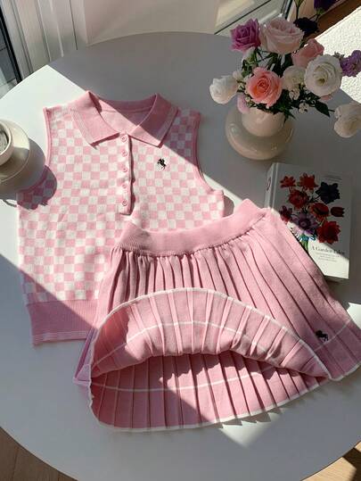 Comfortcana Bộ đồ thường ngày 2 món dành cho nữ: Áo vest cổ polo dệt kim họa tiết hiệp sĩ và chân váy mini dệt kim xếp ly