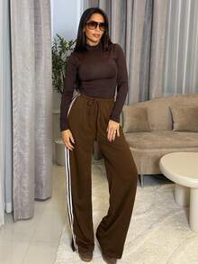 Milla Jasmine بنطلون سويت شيرت مرتب للسيدات بخطوط متباعدة وسحاب - بني - مشاهدة 5