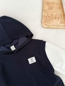 SHEIN 2 pièces Ensemble de style de mode de rue décontracté coréen pour jeunes garçons, avec Sweat-shirt à capuche gaufré et pantalon de survêtement à taille élastique unie. Convient pour la rentrée scolaire, les anniversaires, les baby-showers, les fêtes, l'automne/l'hiver