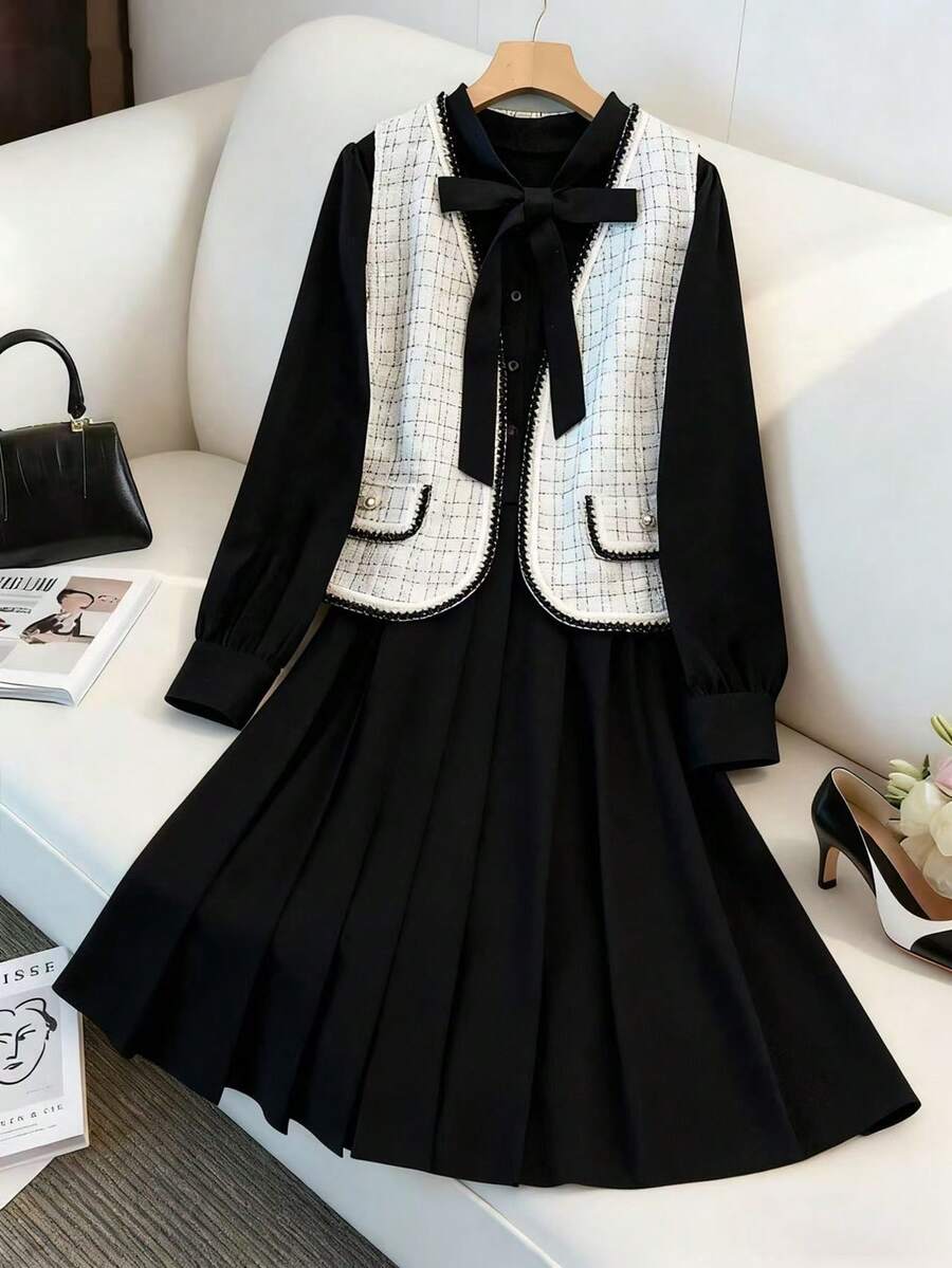 GlowEve CURVE Set da donna taglie forti elegante composto da gilet da pendolare e abito plissettato a maniche lunghe - Bianco e nero - Visualizzare 1