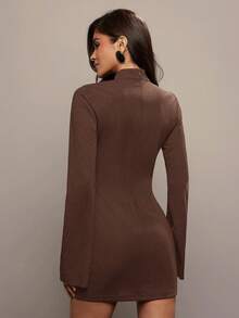 Hauture Rochie mini sexy pentru femei, cu mânecă lungă, cu decor metalic și scobit în față, stil clopot