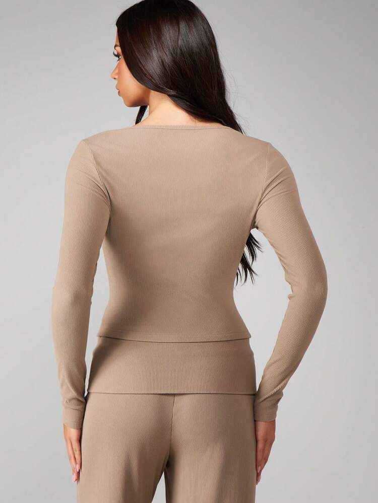 MISSGUIDED Soft Ribbed Square Neck Long Sleeve Crop Top With Fitted Silhouette For Fall Winter Layering