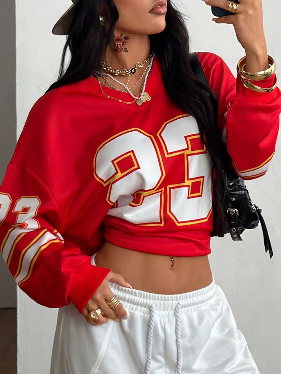 SHEIN Coolane 女式秋季酷女孩街头服饰外出运动数字图案舒适米色长袖平纹针织T恤 - 紅色 - 查看 1