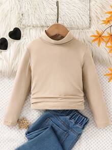 Emery Rose Kids 这款黑色高领褶皱纯色针织T恤，是年轻女孩日常休闲穿着和秋冬季校园穿搭的理想之选。新品上市，适合年轻女孩日常穿着，也适合上学、秋冬季节等场合。可搭配白色衬衫，打造返校季学院风。也适合圣诞节、女孩冬季服装、圣诞服装、派对服装、日常校园穿搭、生日服装、公主服装、母女/姐妹亲子装、万圣节等场合。 - 彩色 - 查看 4