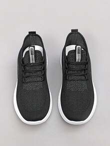 Zapatillas deportivas de malla transpirable para hombre, con un diseño clásico y minimalista y suela plana. Modelo con cordones que incorpora detalles de letras (textura entretejida). Zapatillas ligeras y cómodas, adecuadas para correr, entrenar a diario, hacer ejercicio en el gimnasio, practicar actividades al aire llevar con ropa informal. - Negro - Ver 6