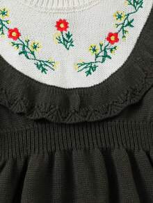 SHEIN 1 buah Gaun Sweater Anak Perempuan, Hijau Sage, Musim Gugur, Elegan, Seperti Peri, Leher Bulat dengan Hiasan Ruffle, Rok A-Line Motif Bunga Bordir, Kain Lembut untuk Pemakaian Sehari-hari - Hijau Tentara - View 4