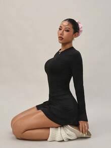 Dewbera 女士运动连衣裙，长袖，圆领，腰部褶皱设计，搭配带手机口袋的运动短裤，适合锻炼、户外活动和健身。 - 黑色 - 查看 6