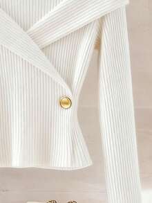 Franclia 新款秋冬款式，柔美甜美的白色，纯净迷人的设计，小众韩风，高端质感，显瘦腰身，可单穿或内搭，时尚装饰纽扣圆领长袖女式T恤，适合圣诞节、新年、跨年夜、派对、海滩、优雅休闲、浪漫、情人节、约会、毕业季等场合，时尚休闲通勤装、商务办公装，百搭时尚日常休闲装，都市教师职业装