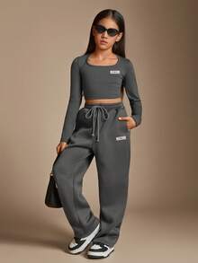 Radiana Conjunto de 2 piezas para niñas preadolescentes, blusa de punto de cuello redondo de color gris carbón de manga larga estampada y pantalón ancho de chándal, ropa casual de otoño - Gris Oscuro - Ver 4