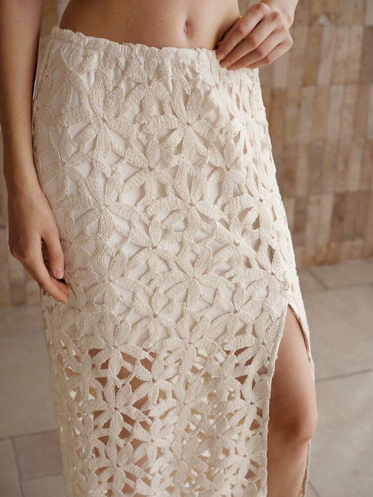FLORAL EMBROIDERY THIGH SLIT SKIRT