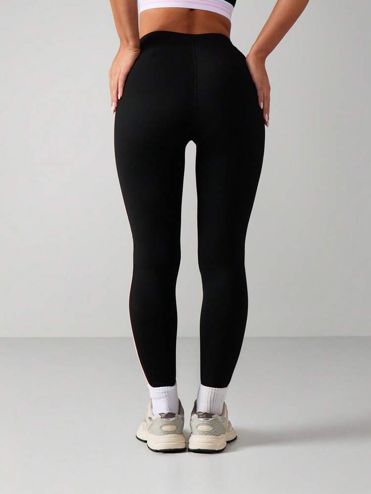 Missguided x Playboy Leggings taille haute avec détail de bande latérale rose et impression de logo pour le vêtement de sport