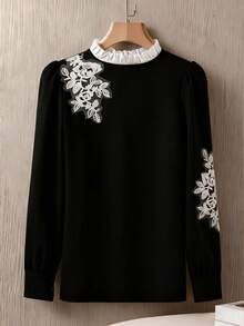 Qadelle Blouse noire pour femmes avec décoration de sequins brodés, chemise élégante et romantique en contraste monochrome, convient pour les sorties, les rendez-vous, le thé de l'après-midi, les fêtes, Halloween, Noël, le Nouvel An, Thanksgiving - Noir et Blanc - Voir 1