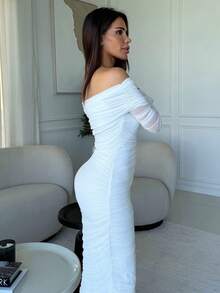 Milla Jasmine Vestido ajustado de malla plisada de hombros descubiertos de manga larga elegante blanco para primavera y verano - Blanco - Ver 3