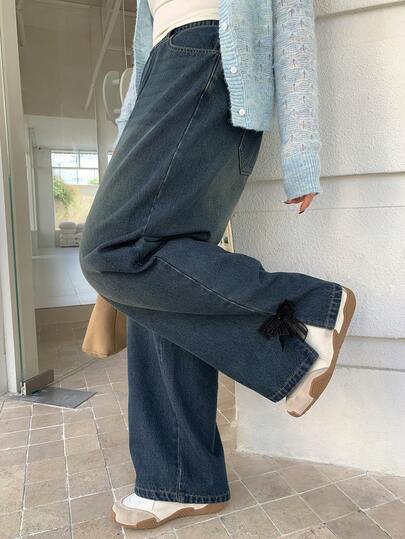 Dazy Plus 大码女式深蓝色直筒牛仔裤，饰有蝴蝶结蕾丝边，休闲百搭