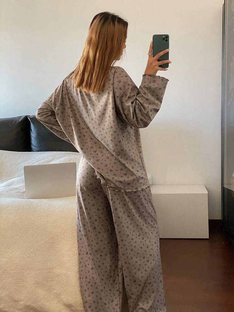 Ditsy Floral Loose & Comfortable Women Pajama Set, Winter Clothes