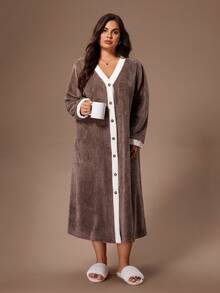 SHEIN Plus Size Colorblock Flannel Long Sleeve Robe, Fluffy Winter - Mocha Brown - View 6