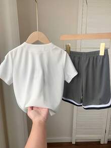 Bộ 2 áo khoác cardigan trẻ em thể thao thường ngày phong cách đại học dễ thương có họa tiết chữ và quần short kiểu áo khoác bóng chày phù hợp cho trang phục trẻ em, quần áo bé trai mới biết đi, bộ đồ trở lại trường cho bé trai phù hợp cho tiệc sinh nhật, tiệc tối, biểu diễn, đám cưới, lễ rửa tội, lễ khai mạc hàng ngày - Xám - Xem 5