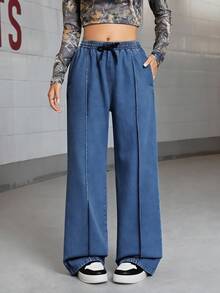 SHEIN Jeans rectos de mezclilla negra con parches para adolescentes, moda casual de campus recomendada para otoño/invierno. Tela negra clásica y cómoda, con panel frontal de parches, cintura elástica con cordón, fácil de poner y quitar, silueta recta holgada que estiliza las piernas, adecuado para diversos tipos de Body. Versátil y resistente a la suciedad, perfecto para salidas, ocio en el campus o uso diario, creando un aspecto juvenil y enérgico. - Azul lavado oscuro - Ver 4