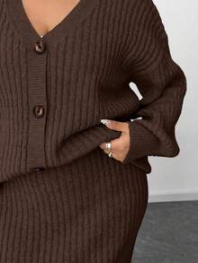 Elenzga 大码女式休闲V领宽松纽扣开衫和纯色半身裙两件套，适合日常、工作、通勤、秋冬季穿着。 - 咖啡棕 - 查看 7