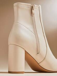 SHUZIA Botín de mujer por encima del tobillo con puntera almendrada, tacón de bloque, estilo calcetín en PU color beige - Beis - Ver 7