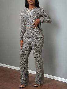 Slaydiva Casual All-Match Sexy Crop Top & Skinny Flare Pants 2 Pieces Set, Leopard Print - Black - View 2
