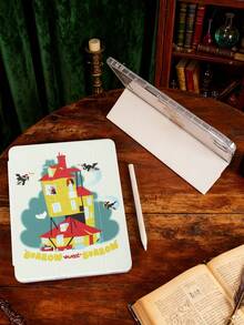 HARRY POTTER X SHEIN 透明亚克力材质，图案为骑着扫帚的飞人、黄红色房屋和字母图案，翻盖式保护套，兼容 iPad Mini 4/ Mini 5/ Mini 6/ Mini 7/Air/Air 2/9.7/10.5/10.2/Air 4/Air 5/10.9/Pro 11/10/2024/Air 11 (M2)/Pro 11 (M4) 2024/Air 11 英寸 (M3) 2025/iPad (A16) 11 英寸第 11 代 2025 款。高透明度保护套，产品不含触控笔。部分型号在边框内设有内置触控笔插槽。 - 彩色 - 查看 5