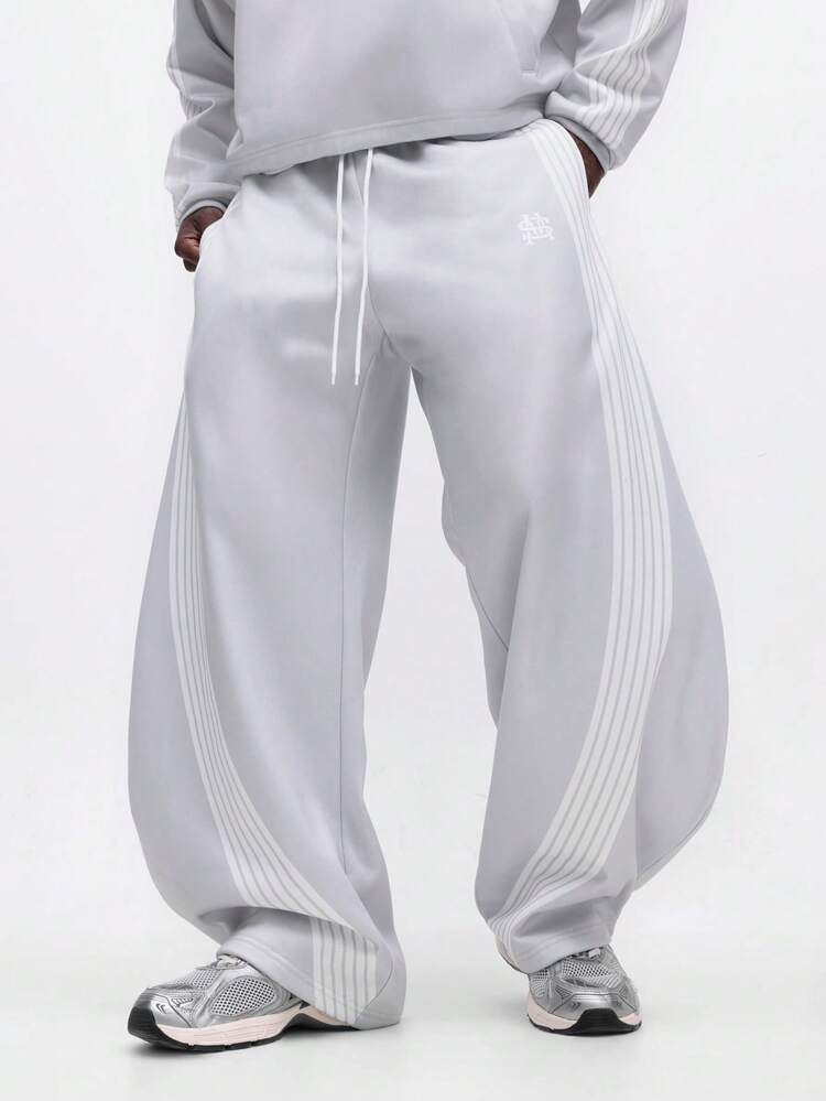 Passendes Set aus Kapuzenpullover und Jogginghose