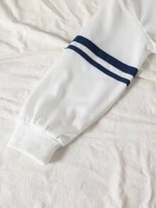 SHEIN 女童简约白色和蓝色长袖Polo领卫衣搭配百褶迷你裙套装，适合上学、郊游、聚会、运动以及秋冬季穿着。