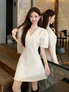 DAZY 女士V领泡泡袖可爱韩版迷你连衣裙 - 白色 - 查看 6