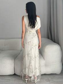 Modelyn 白色花卉夏季優雅婚禮賓客露肩百褶網紗刺繡花朵拼接針織杏色A字長洋裝女款 - 杏色 - 查看 3