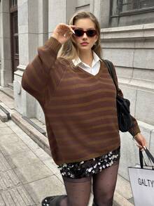 SHEIN EZwear Sweater Wanita Ukuran Besar Kasual Longgar Leher V Bergaris/Musim Dingin - MultiWarna - View 6