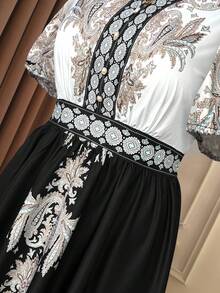 Rometta 大码女式印花立领泡泡袖连衣裙，度假款 - 黑與白 - 查看 4