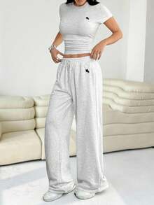 Solflare 2 件大码女式灰色刺绣徽标休闲套装，春夏，运动裤套装，女士休闲夏季服装，女士俱乐部服装，海滩度假服装，两件套女式 2 件套休闲套装女士阔腿运动裤 - 淺灰色 - 查看 4