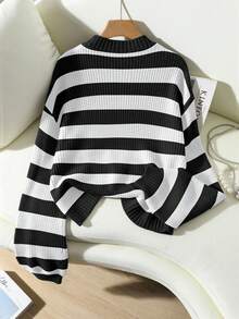 Franclia Áo len dài tay cổ tròn màu tương phản dành cho nữ - Đen và trắng - Xem 2