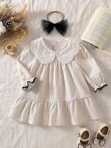 SHEIN Vintaside Kids 这款女婴波点A字连衣裙，配有荷叶边领和长泡泡袖，并附赠网纱头饰。A字廓形经典优雅，适合各种宝宝体型。荷叶边泡泡袖可爱迷人，无论是玩耍还是拍照，都能让您的小公主光彩照人。同时也是妈妈们必备的时尚单品。 - 杏色 - 查看 7